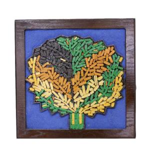 فريم فسيفساء مربع بصورة شجرة - Square mosaic frame with a tree image